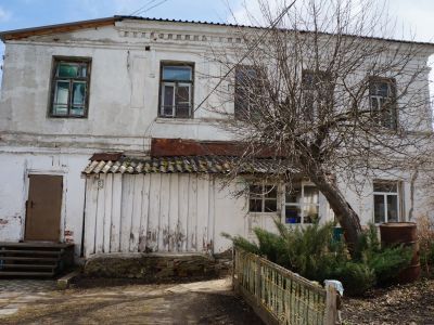 Каменный двухэтажный дом при церкви Иоанна Предтечи