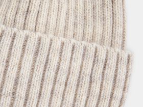 Шапка из натуральной шерсти