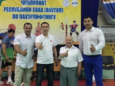 В чемпионате Якутии по пауэрлифтингу приняли участие члены «Единой России»
