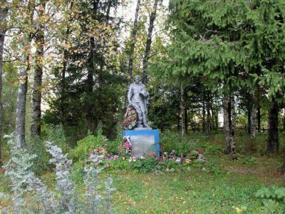 Братская могила советских воинов, павших в боях с фашистами