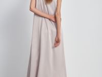 Атласное платье макси с боковым разрезом