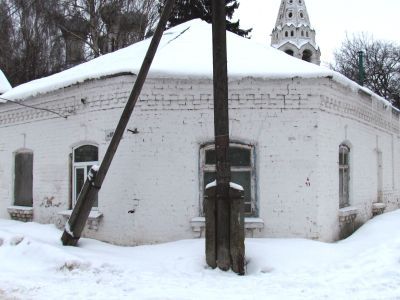 Сторожка в ограде