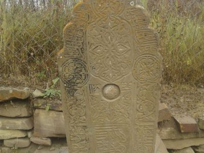 Стела надмогильная