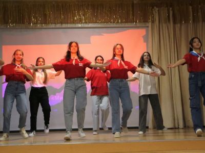 В восьмой школе начался первый фестиваль «Движения первых»