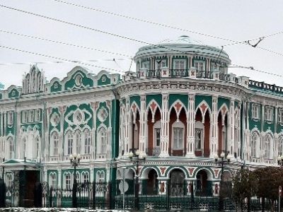 Здание бывшего Окружного суда, где в 1918 г. находился первый в стране Уральский комиссариат труда