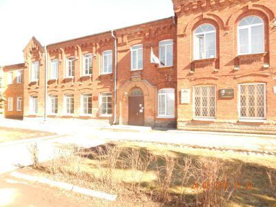 Здание школы в которой в 1941 г. училась медсестра Калнин Тамара Павловна, спасшая в годы Великой Отечественной войны 15 воинов Советской Армии