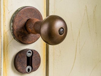 Кот в трещине и труп в запертой квартире: хроника одного дня Службы спасения Якутии