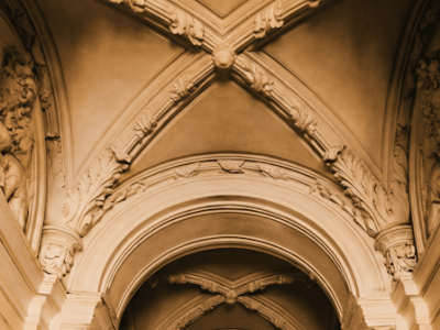 ДОХОДНЫЕ ДОМА, ДВОРЫ-КОЛОДЦЫ И ПАРАДНЫЕ ЛЕСТНИЦЫ: ВСЁ В ОДНОЙ ПРОГУЛКЕ