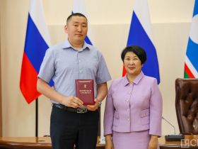 Государственные награды вручили медицинским работникам Якутии