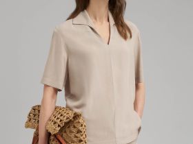 Свободная блузка с v-вырезом и воротником
