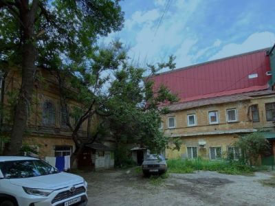 Дворовый флигель с надворными службами