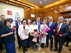 Айсен Николаев вручил государственные награды отличившимся якутянам