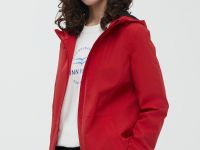 Спортивная ветровка приталенного силуэта