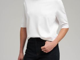 Легкий джемпер прямого кроя с коротким рукавом