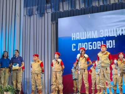 Участники «Движения первых» Якутии поздравили защитников Отечества