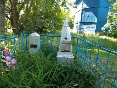 Братская могила 2 советских воинов