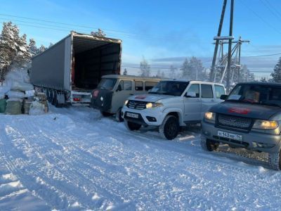 Еще три автомобиля в зону СВО передали военнослужащим из Якутии