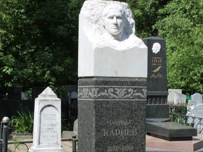 Могила основателя татарского театра, артиста Габдуллы Кариева (1886-1920 гг.)