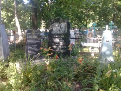 Могила командира уездного продотряда И.В.Михайлова и комиссара Т.П.Бараева