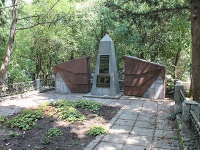 Братская могила красногвардейцев, матросов, подпольщиков