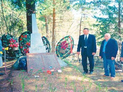 Братская могила советских воинов