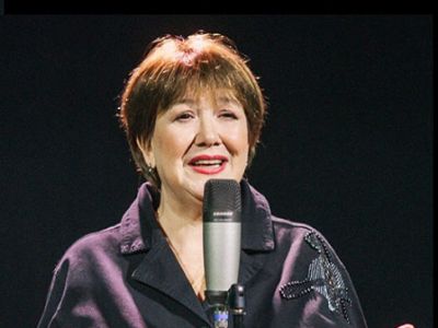 Лариса Писмерова в юбилейном концерте "Музыкальные истории"