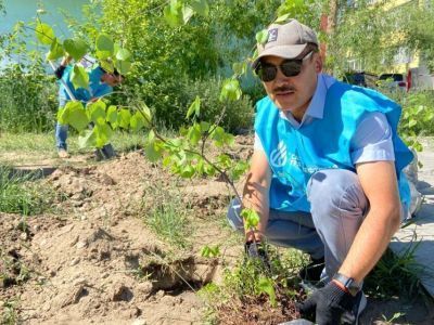 В Якутске высадили саженцы берёзы в сквере на Талом озере