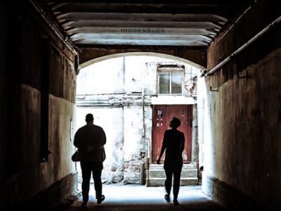 Лабиринты Васильевского острова: прогулка по дворам и парадным