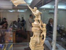 Якутские мастера-косторезы представили свои работы в Казахстане