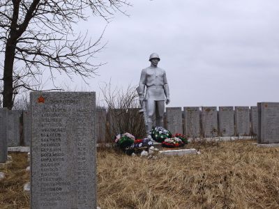 Братская могила воинов Советской Армии, погибших в 1943 г.