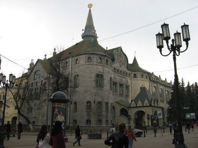 Здание государственного банка с живописью