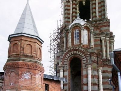 Северо-западная башня с фрагментом ограды