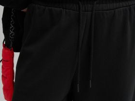 Трикотажные брюки объемного кроя из футера