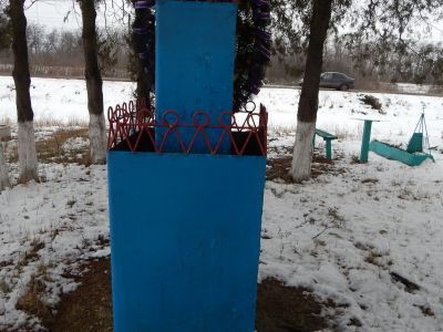 Братская могила советских воинов, погибших в боях с фашистскими захватчиками