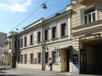 Дом, в котором жил и в 1915 г. умер Скрябин Александр Николаевич. В доме - мемориальный музей А.Н.Скрябина