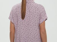 Блузка с коротким рукавом и отложным воротником