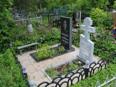 Могила Героя Советского Союза Бабанова Ивана Дмитриевича (1911-1972 гг.). (Установлен обелиск)