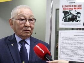 В Якутске открылась выставка в честь 75-летия Александра Иванова