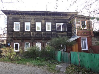 Городская усадьба (2 дома). Дом, в котором жил советский инженер, геолог, лауреат Гос. премии СССР С.П. Коноплев
