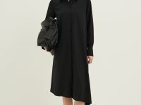 Платье в рубчик с отложным воротником