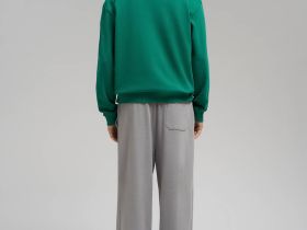 Толстовка свободного кроя из футера