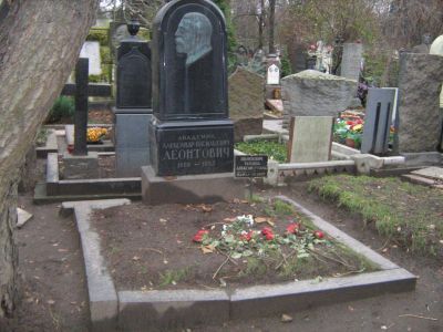 Надгробие А.В.Леонтовича