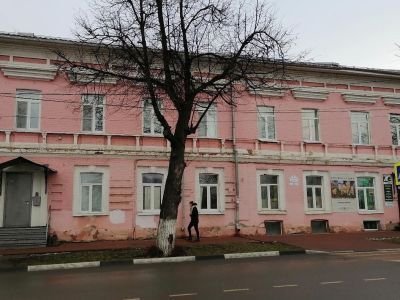 Дом жилой священнослужителей (дом с лавками Свежерыбного ряда)