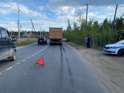 В Якутске водитель грузовика наехал на пешехода