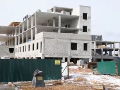 В Усть-Мае возводят третий этаж строящегося по нацпроекту больничного комплекса