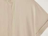 Блузка с коротким рукавом и воротником-стойкой