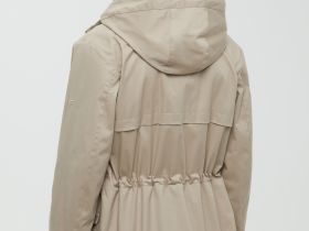 Ветровка из хлопка с капюшоном