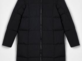 Пуховое пальто с капюшоном и воротником-стойкой