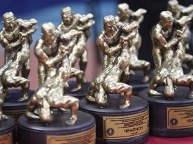 Масштаб впечатляет. Ковёр Павла Пинигина собрал тысячу юных борцов