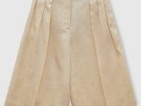 Шорты-бермуды с защипами